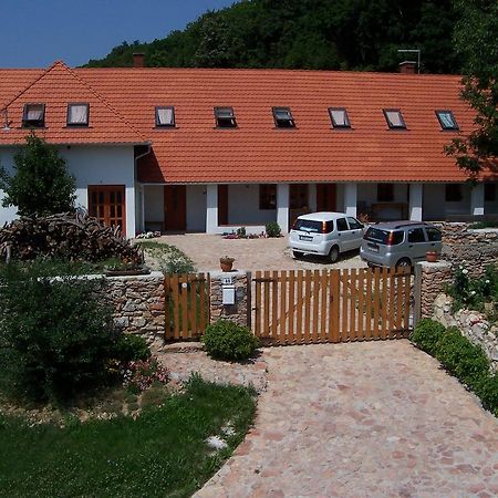 Bakonyi Apartmanhaz Eplény Exterior foto