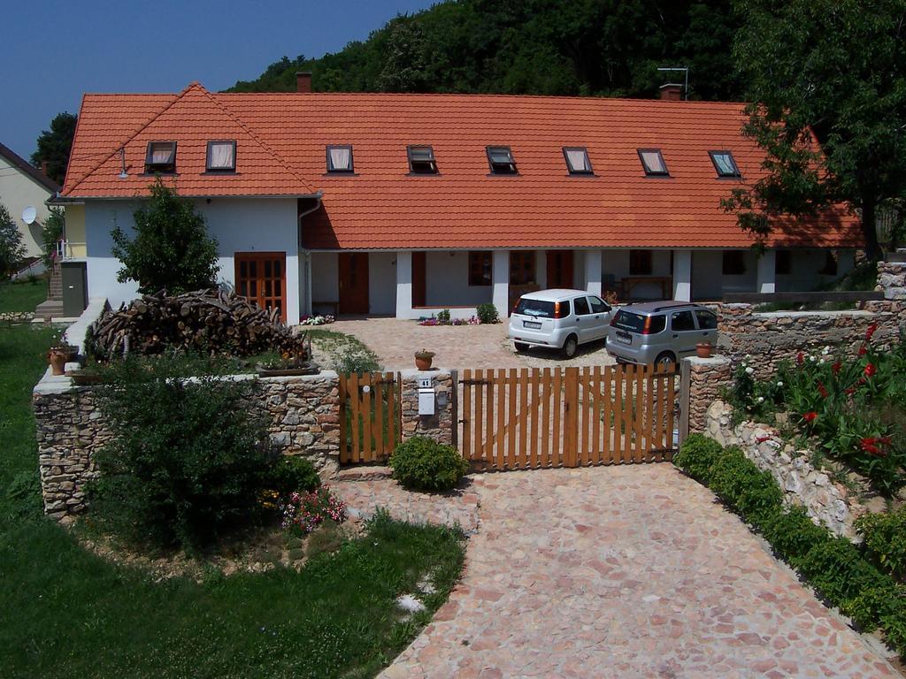 Bakonyi Apartmanhaz Eplény Exterior foto